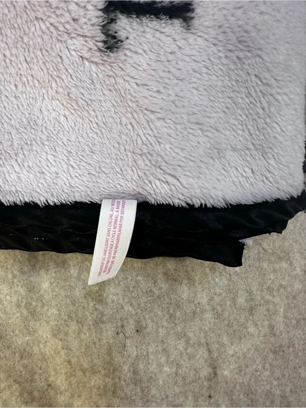 Victoria's Secret Limited Edition Black & Pink Logo Plush Throw Blanket - EUC